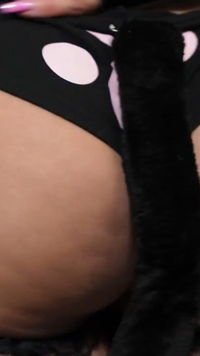 Seu presente de Halloween! Milf me veste como uma gatinha puta para que possamos agradar seu enteado | Clipe 1