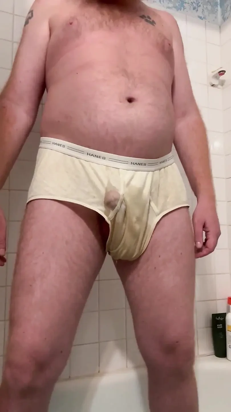 늙은 늙은 브리프의 오줌