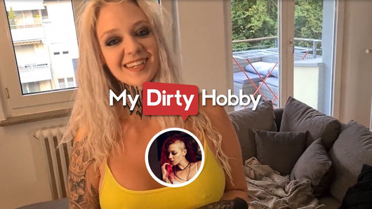 Mydirtyhobby - Stieftochter masturbiert mit einem Dildo vor Stiefvater