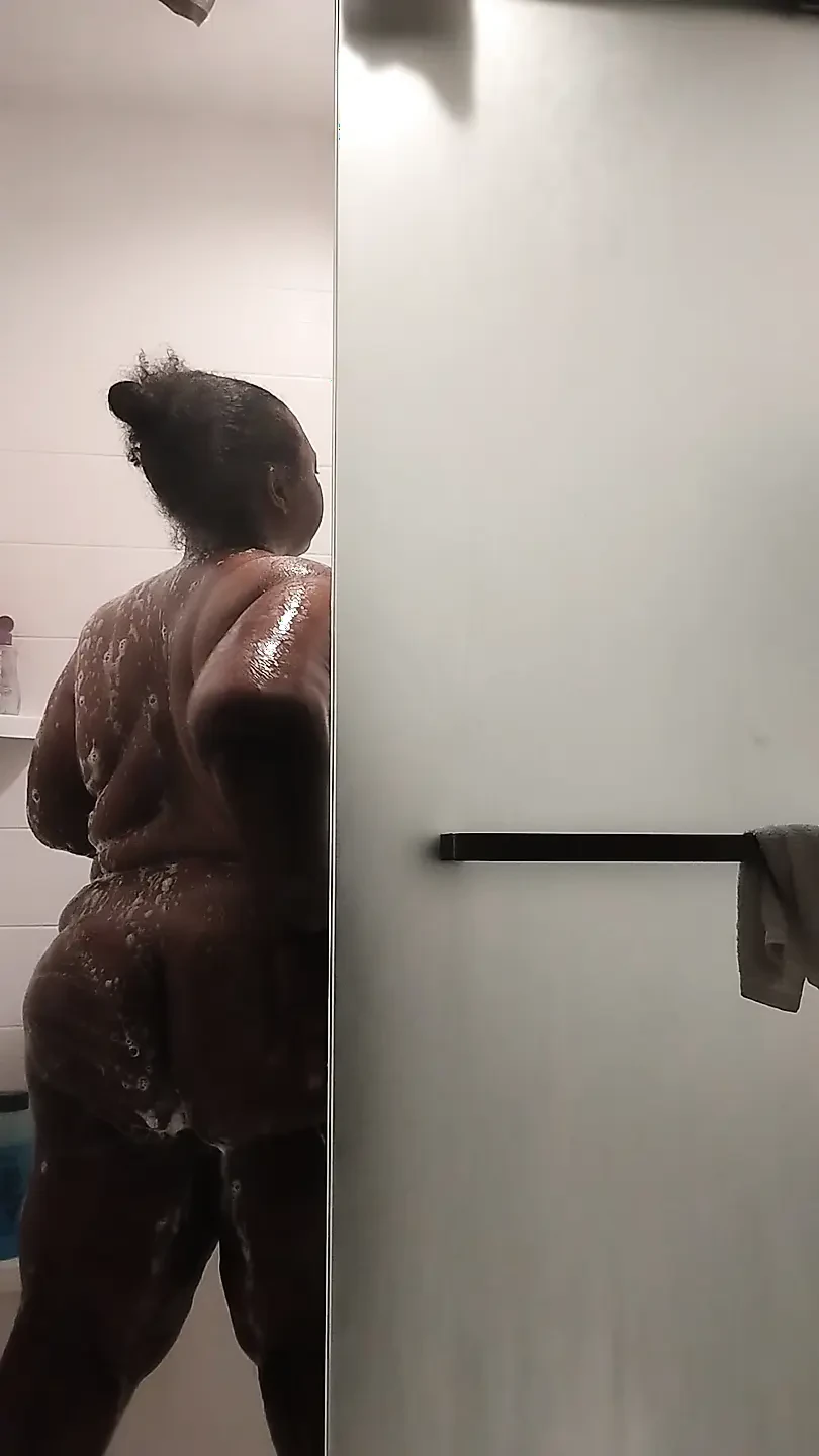 Dirty Ebony BBW Slut Gets Clean After Nasty Deep-throat-blowjob