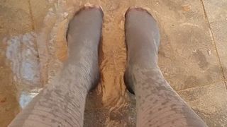 külotlu çorap suda oynamak