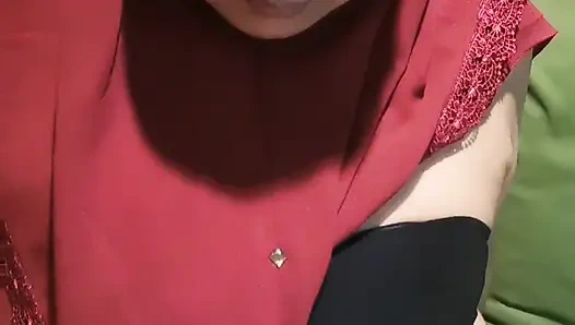 Janda Muslim baru saja makan besar setelah lama absen.