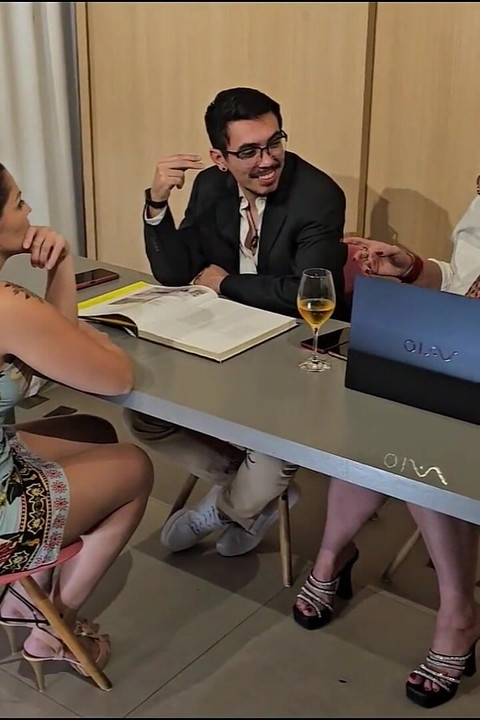 The Smell of Ass Is in the Air, Sex in the Office From Under the Desk