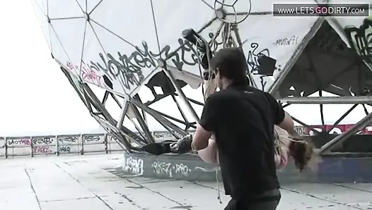 Blonde babe gets bonded and hanged with ropes