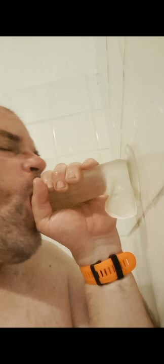 Profundo, profundo, profundo en la garganta