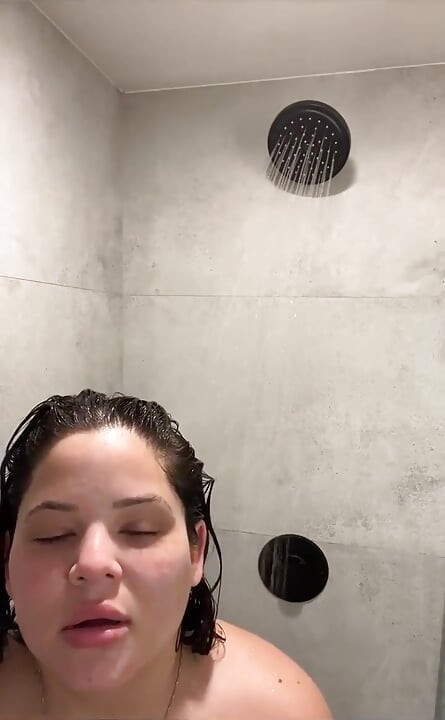 Dani Valentina와 함께하는 라이브 스트림