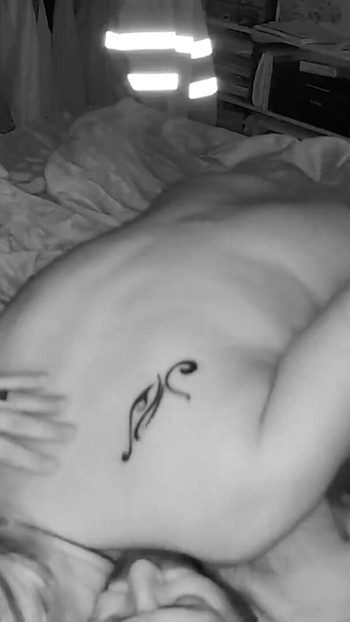 Napaljena žena puši pa jaše njegov lijepi kurac | Isječak 1