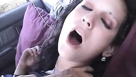 Violet skyy lagi asik nyepong kontol