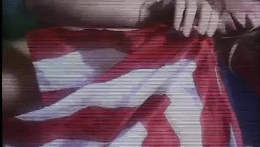 Tante bahenol ini adalah bidadari klub malam