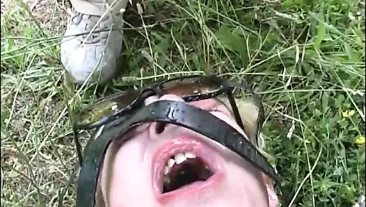 Inglese Slutty Hairy MILF Looking for Big Cocks to Get Fucked in the Park