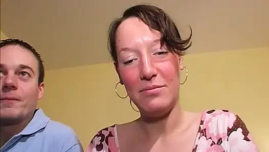 Amateur deutsche schlampe fickt zwei geile typen im schlafzimmer