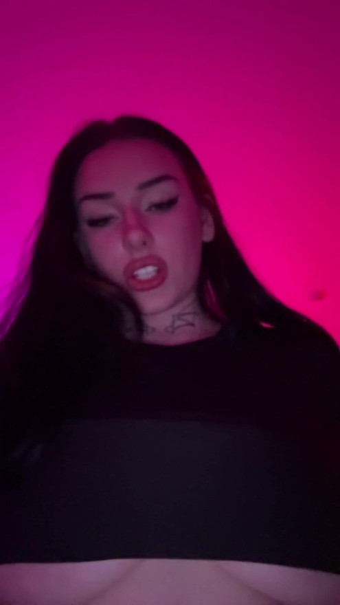 Gótica mamãe sexy striptease JOI conversa suja | Clipe 1