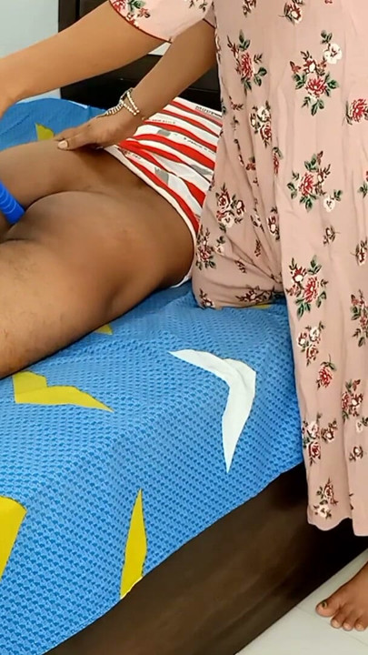 Komal Ne Apne Pati Ke Gand Me Zadu Dal Diya | 클립 1