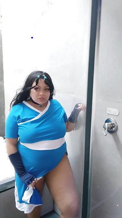 İri güzel kadın Katara cosplay fotoğraf çekimi