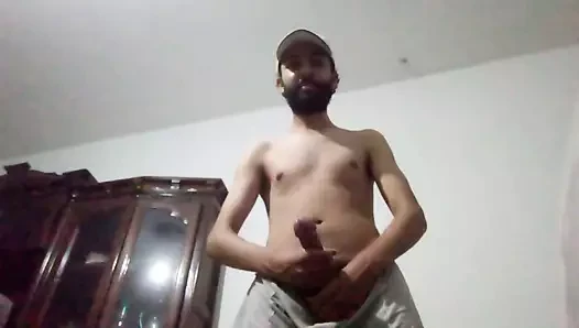 Solo 22 yaşında adam mastürbasyon onun penis sert