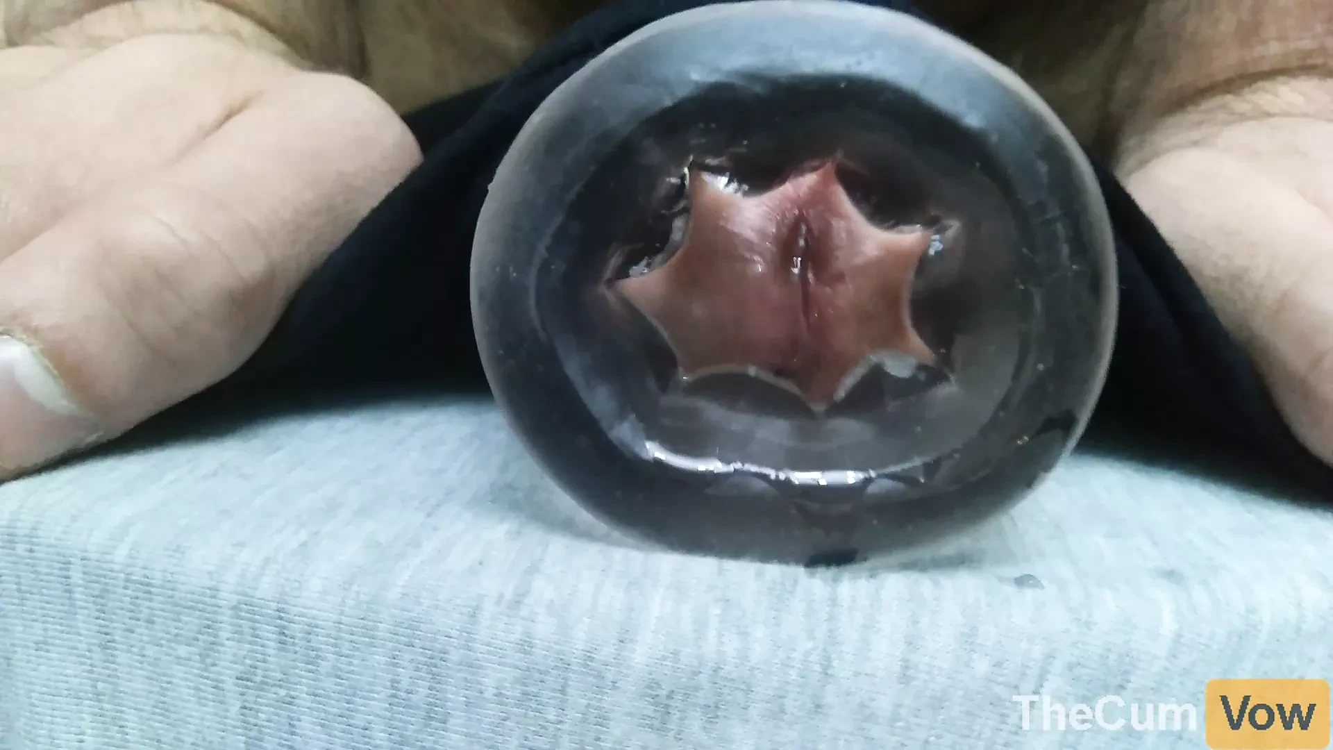 Super de cerca: polla monstruosa follando juguete sexy - coño de bolsillo