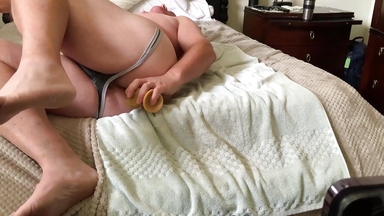 Geniş ekranda dildo derlemesi