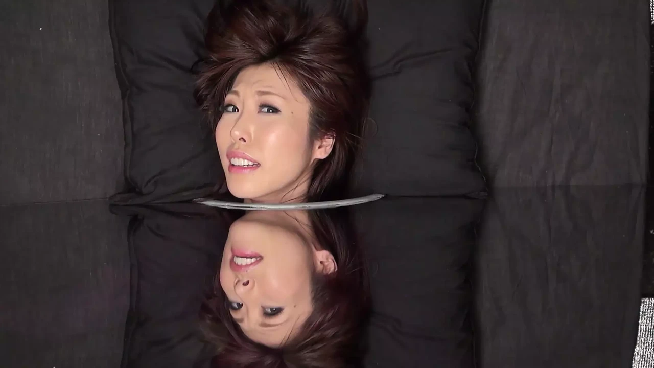 亚洲日本色情片 - 性感的荡妇被手指性交，然后骑乘