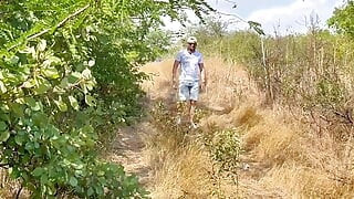 החלטתי לאונן ביער, אבל משהו לא הלך לפי התוכנית