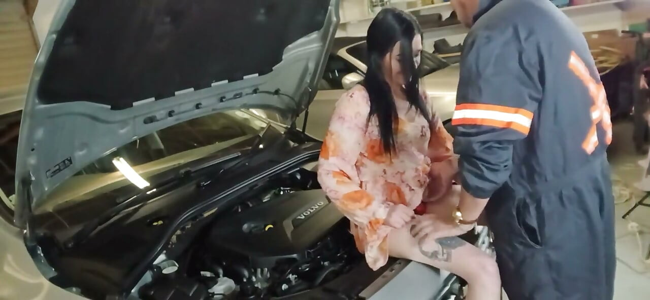 Fucking the Mechanic to Fix My Car Faster