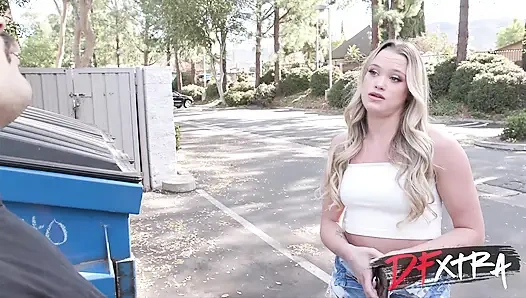 DFXTRA - das frisch allein erziehende schätzchen Chloe kann nicht genug von fremden bekommen