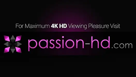 Spinnerin mit dicken titten erfrischt ihr fickloch für fetten schwanz