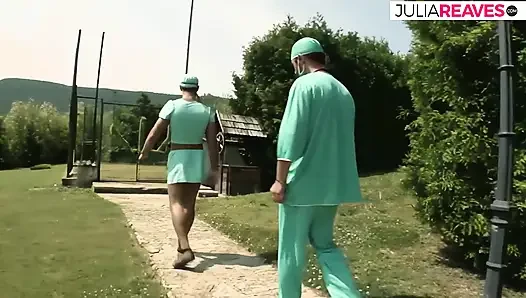 Sarışın kız doktorla anal seks yapıyor