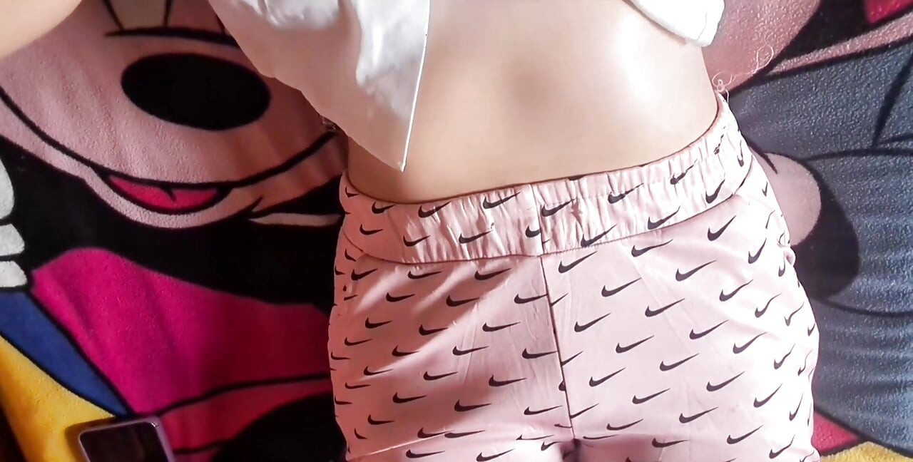 Bu masa için çok ateşliyim! Yoğun orgazm! Bedava amcık ovma porno