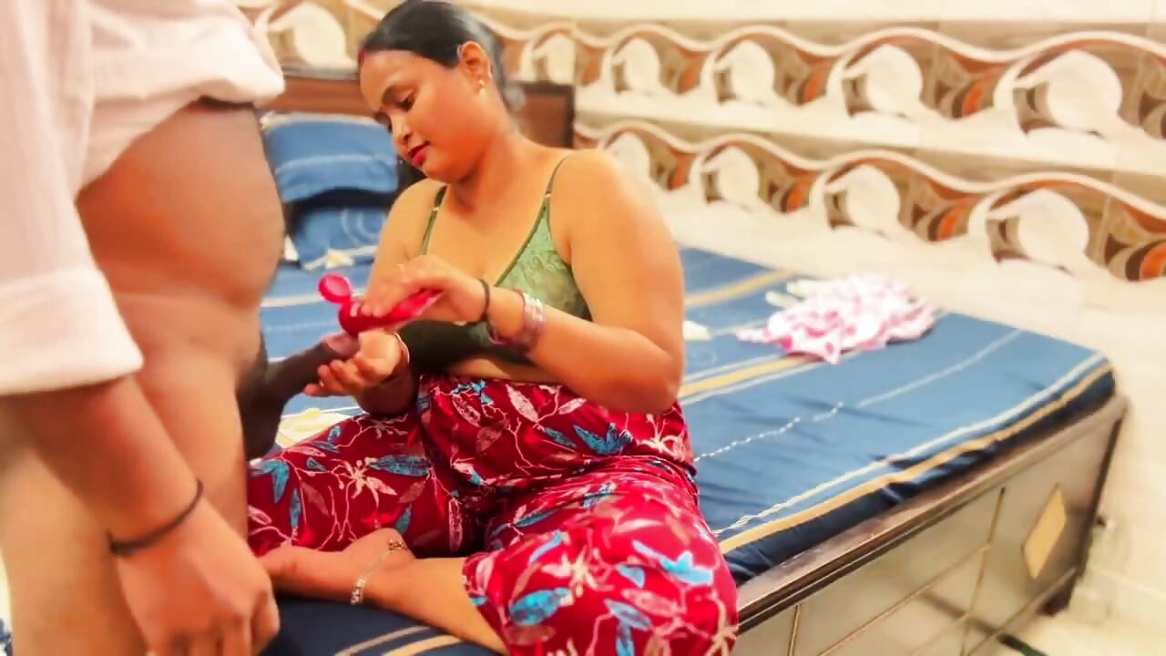 Desi Sales Girl Fully Used During Hardcore Trial of Her Secret Sex Cream