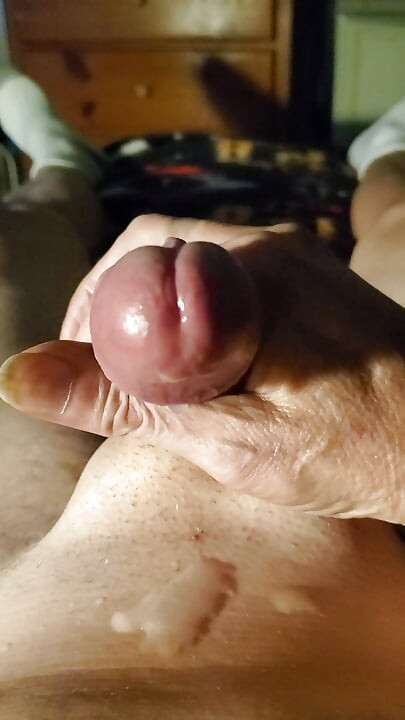 HornyDiver69 gledao video i morao svršiti