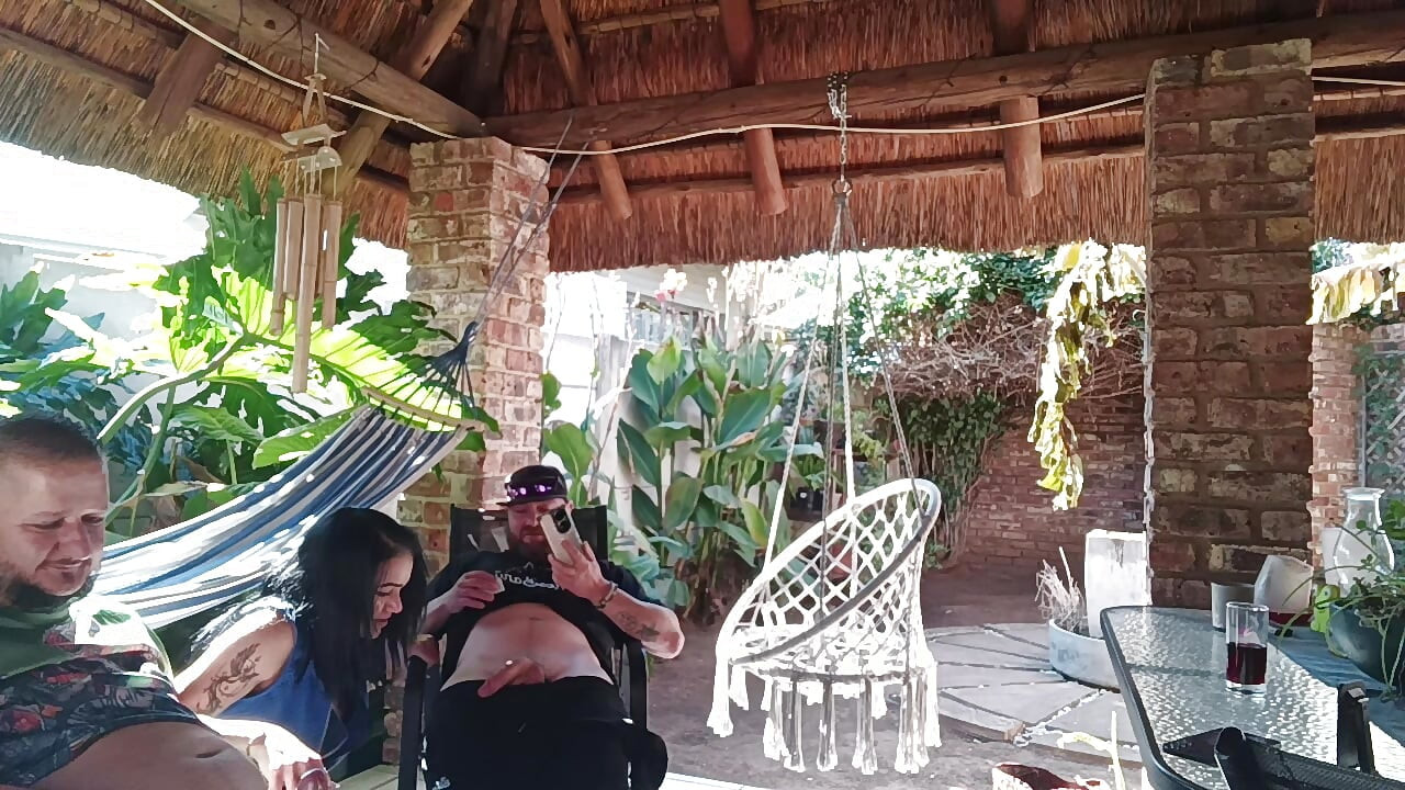 A mi marido le gusta cuando me follo a sus amigos