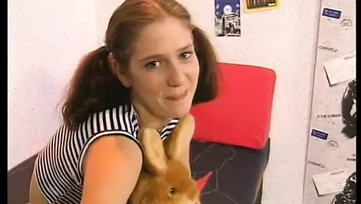 Süße brünette gefistet und mit dildo gefistet