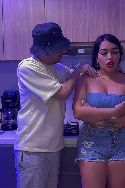 熟女和饥渴的Puverto Dj给她的老公戴绿帽 - Lalucero