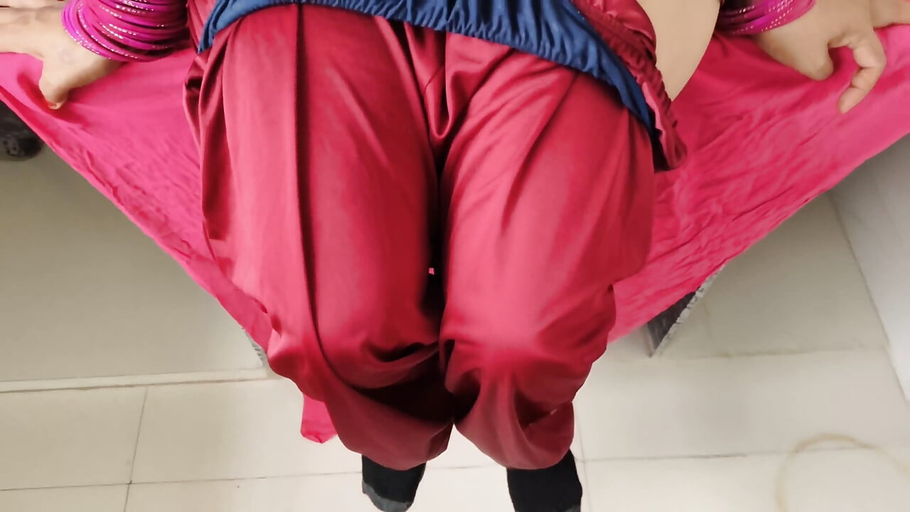 Hintli kadın kayınbiraderi ile mutfakta seks videosu