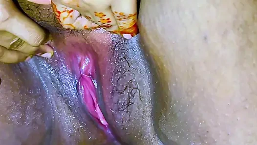 Dicker arsch & breites muschi-loch, kurvige muslim, heißer stiefmutter-sex auf dem bett dann Pisse & handjob-sex im badezimmer