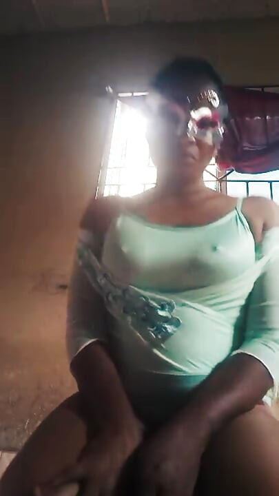 Village girl Roselee cum on the live stream