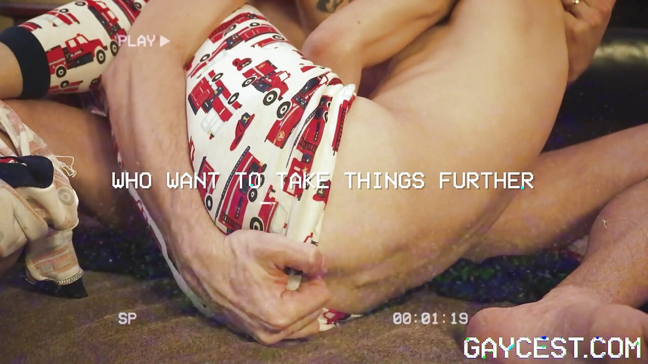 Twink Myott Hunter daje mišićavom ujaku neočekivano pušenje