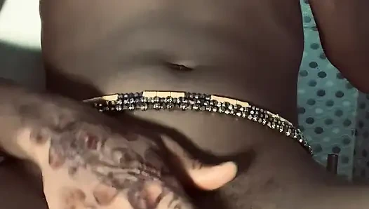 Ateşli zenci hatun browngurl234 banyoda tek başına anın tadını çıkarıyor