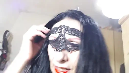 Друг моего мужа дразнит меня, и пока муж снимает меня, меня трахают повсюду.