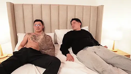 Meine FANTASIE WIRD WAHR: QUARTETT MIT ZWEI SUPERHELDINNEN UND MEINER BESTEN FREUNDIN