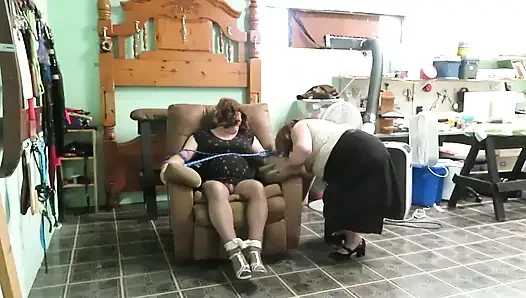 Bebe macht sissy-training mit oral mit neuer sub-brittney