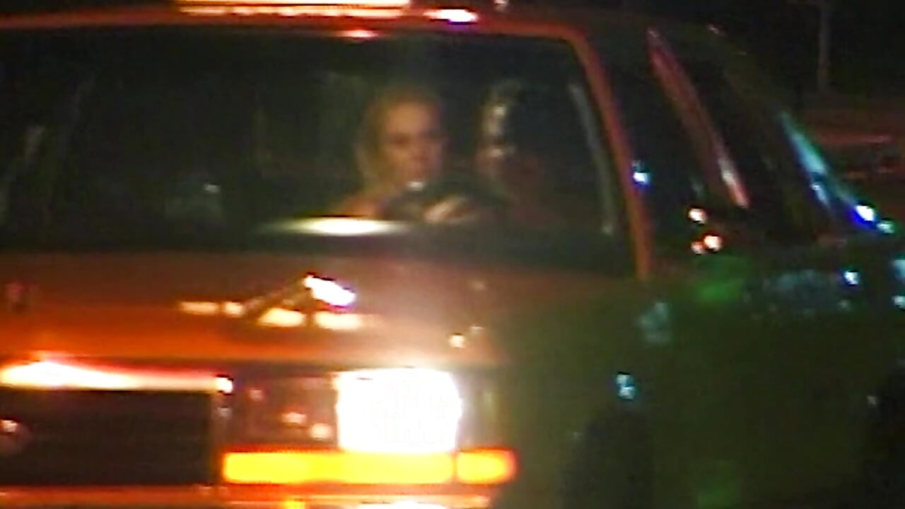 Wilde Lesbenabenteuer in Taxi und Badewanne