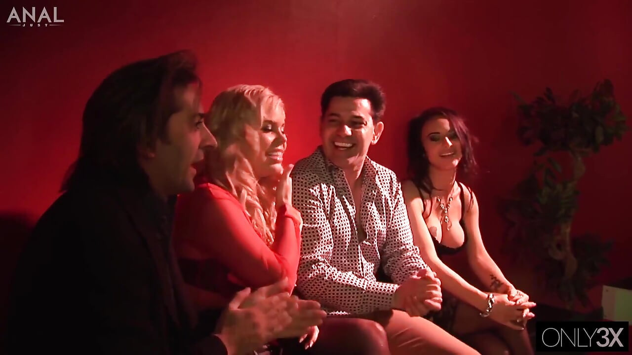 Alicia Rhodes Gives A Group Lesson In Anal Sex.