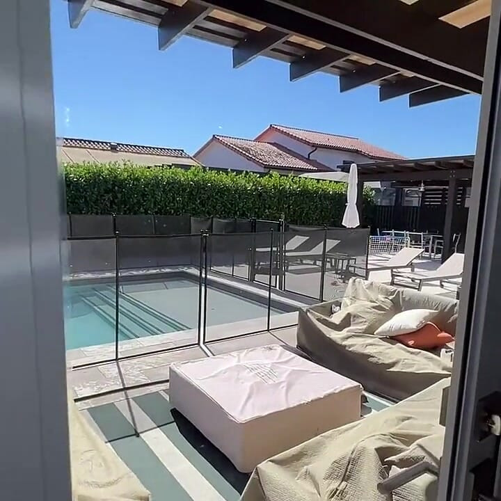 I fuck the hot delivery girl and put her in the full nelson for bringing me my lunch, I serve her a hot lunch with my cum!