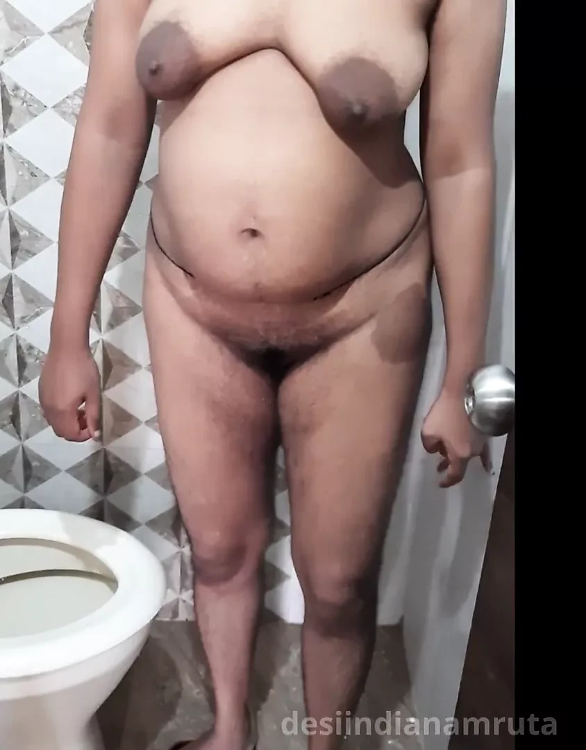 Best XXX Indian Hot Brownie Step Mom Pissing in Bath Room