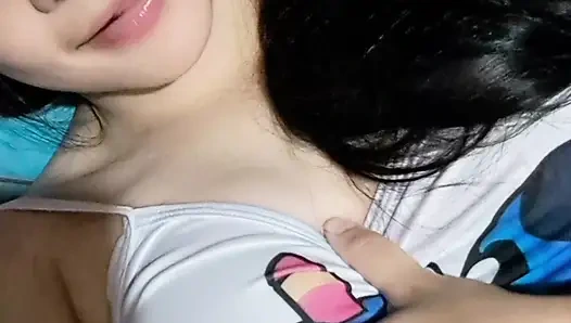 "Tetangga sendirian menggodamu saat kamu di rumah"