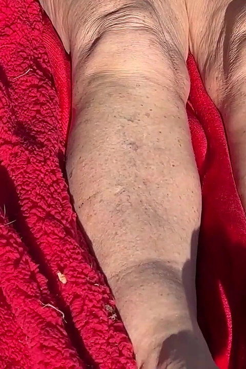 Fan Request Granny Naked in Sun Shows Dirty Rough Soles & Toes GILF