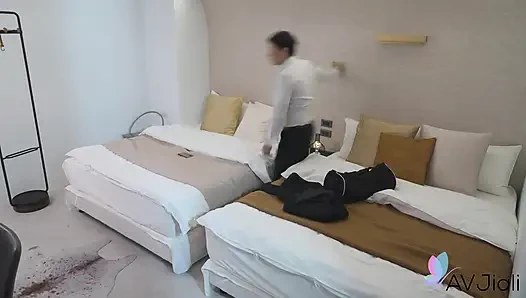 Xian'erai uzun mesafeli sevgilisiyle tutkulu seksin tadını çıkarıyor