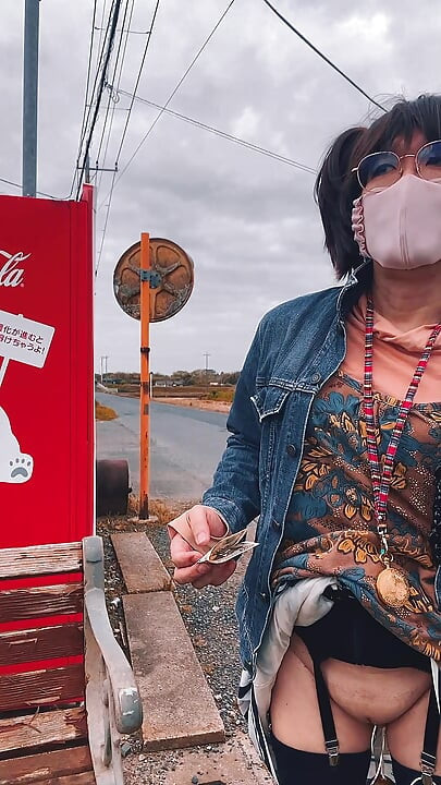 No201 Buying tea at a vending machine