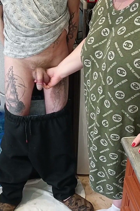 Cum in Stepmom's Mouth After Jerking off and Deep Blowjob